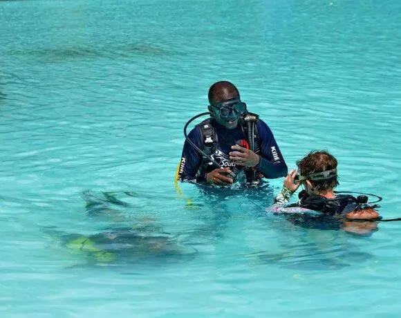 Scuba instructor teaching a beginner diver in Watamu Kenya